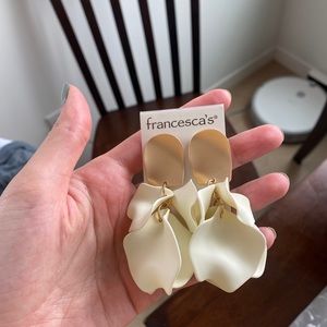 New, never worn Francesca’s Riley Abstract Drop Earrings